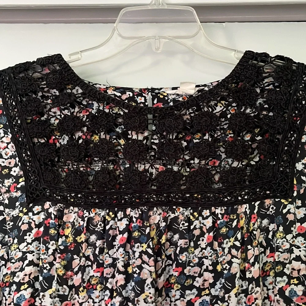 Caslon Long Sleeve Floral Blouse - Picture 2 of 9